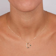 Collana in Argento 925 con pendente a giro alternato di cuori e cristalli multicolore.