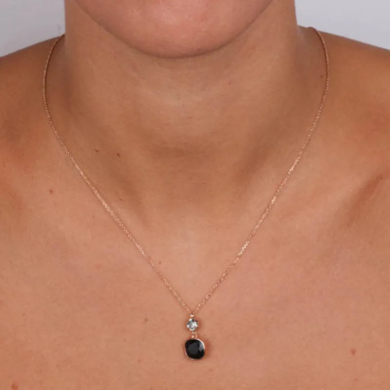 Collana in Argento 925 con doppio punto luce pendente a forma quadrata, di cristalli nelle tonalità del fumè