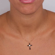 Collana in Argento 925 croce impreziosita da cristalli neri e punto luce di cristallo bianco centrale