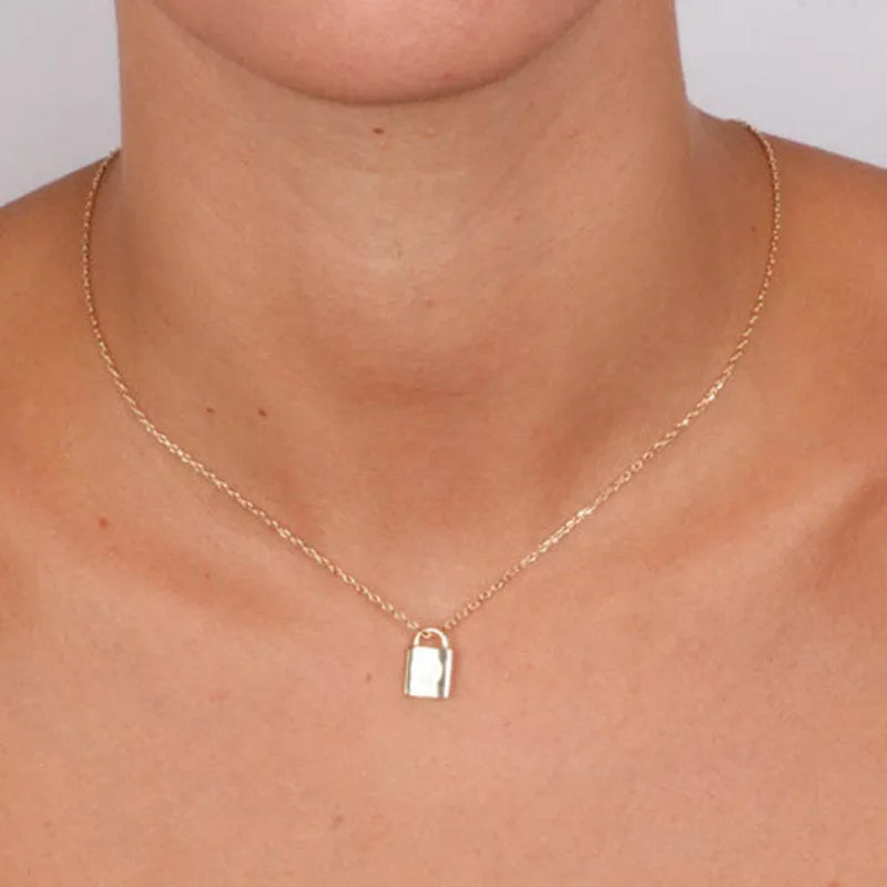 Collana in Argento 925 con pendente a forma di lucchetto e cuore con zirconi bianchi