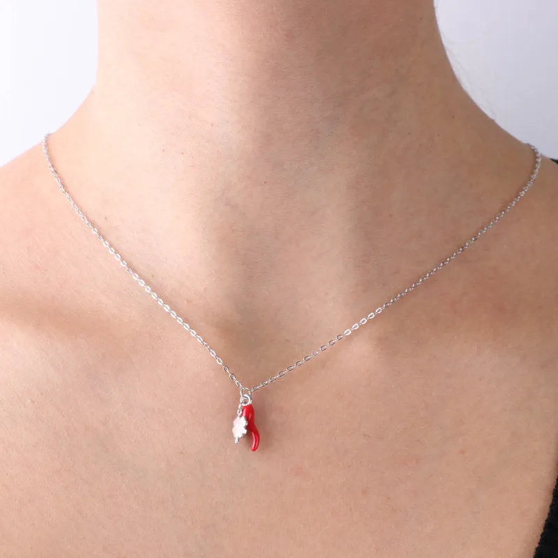 Collana in Argento 925 con corno impreziosito da smalto rosso e quadrifoglio portafortuna - BYSIMON gioielli