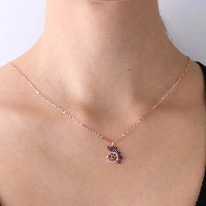 Collana in Argento 925 con ciondolo carretto siciliano, impreziosito da zirconi rossi e bianchi su base brunita