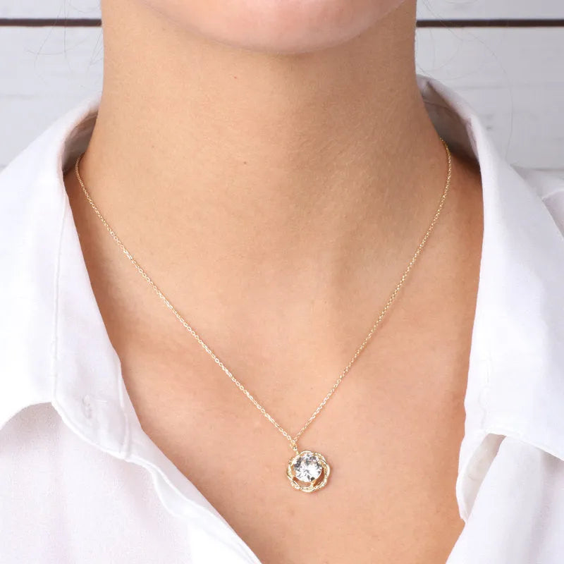 Collana in Argento 925 a nodo con cristallo bianco centrale pendente