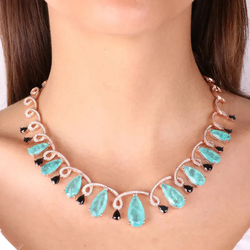 Collana in Argento 925 intrecci di zirconi bianchi impreziositi da gocce di zirconi pendenti effetto ghiaccio e neri
