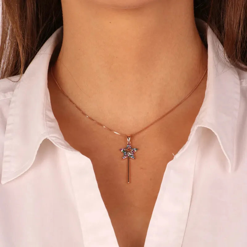 Ciondolo in Argento 925 a forma di bacchetta magica impreziosita da zirconi multicolor