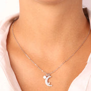 Collana in Argento 925 con pendente a forma di luna impreziosito da zirconi bianchi e perle