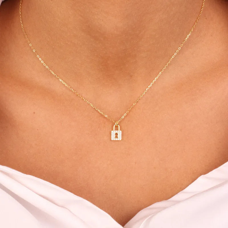 Collana in Argento 925 con ciondolo a lucchetto in zirconi bianchi