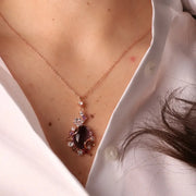 Collana in Argento 925 con pendente con dettaglio floreale e pietra naturale con zirconi multicolor e bianchi