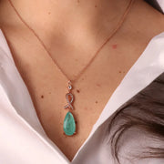 Collana in Argento 925 con pendente a goccia in zircone effetto ghiaccio ed impreziosita da zirconi bianchi