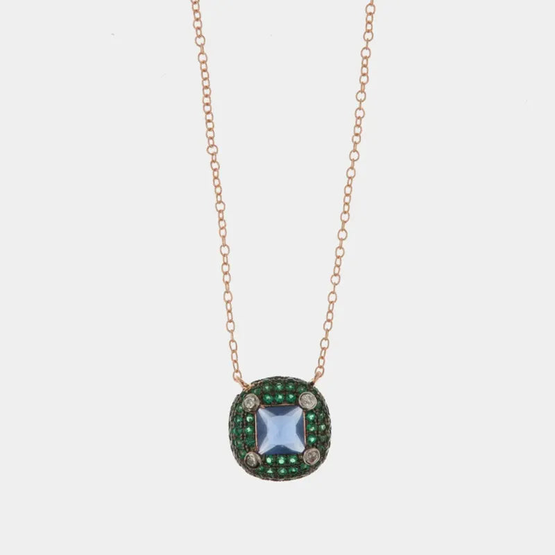Collana in Argento 925 con ciondolo con cornice di zirconi verdi e zircone centrale effetto zafiro