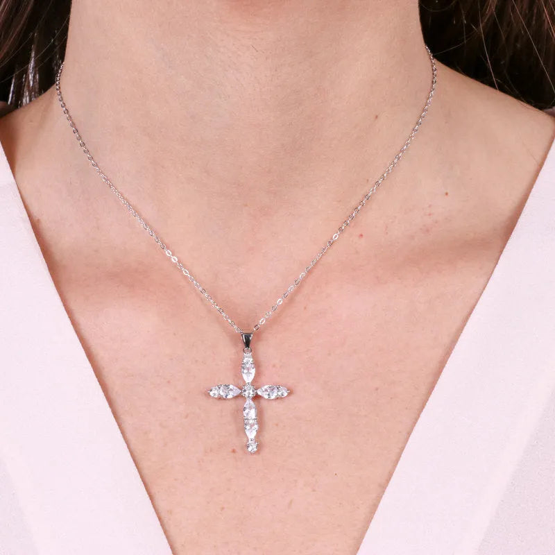 Collana in Argento 925 a forma di croce con zirconi trasparenti