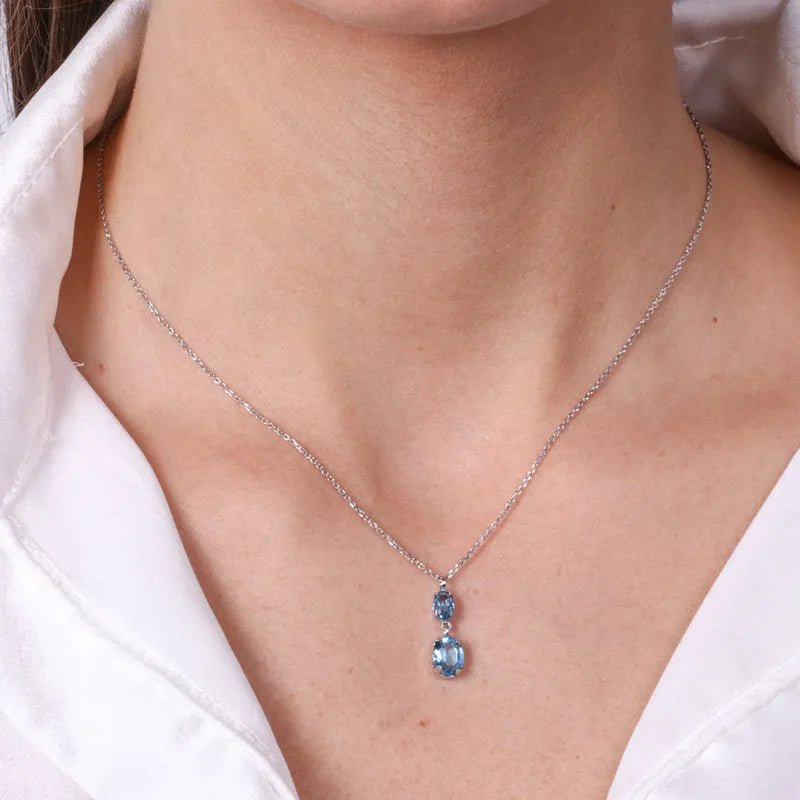 Necklace in 925 silver with pendant blue crystals