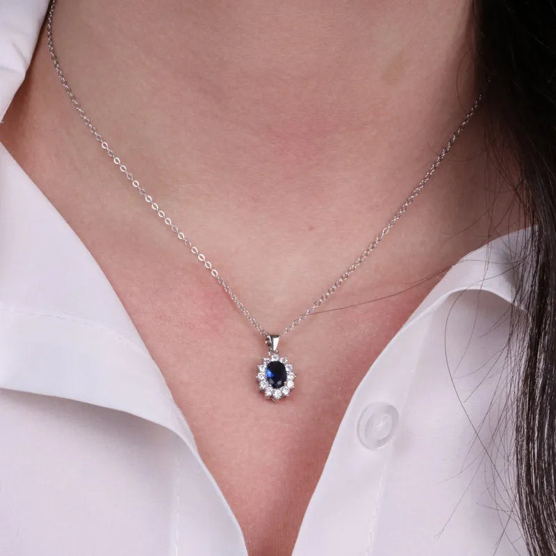 Collana in Argento 925 con zirconi bianchi e zircone centrale blu