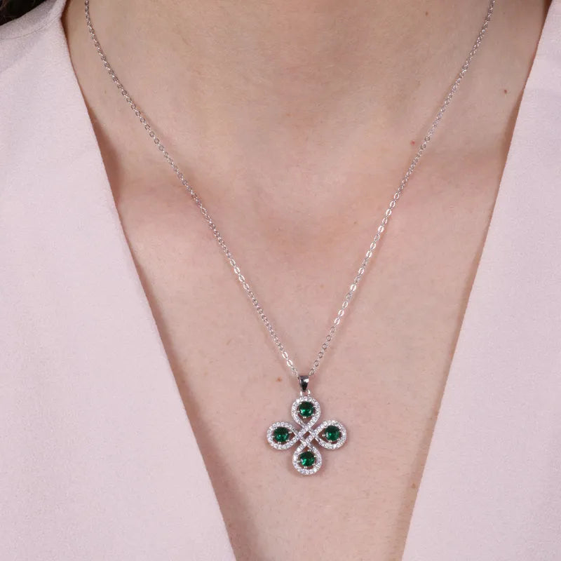 Collana in Argento 925 con fiore impreziosito da zirconi verdi Collezione Barcellona - BYSIMON gioielli