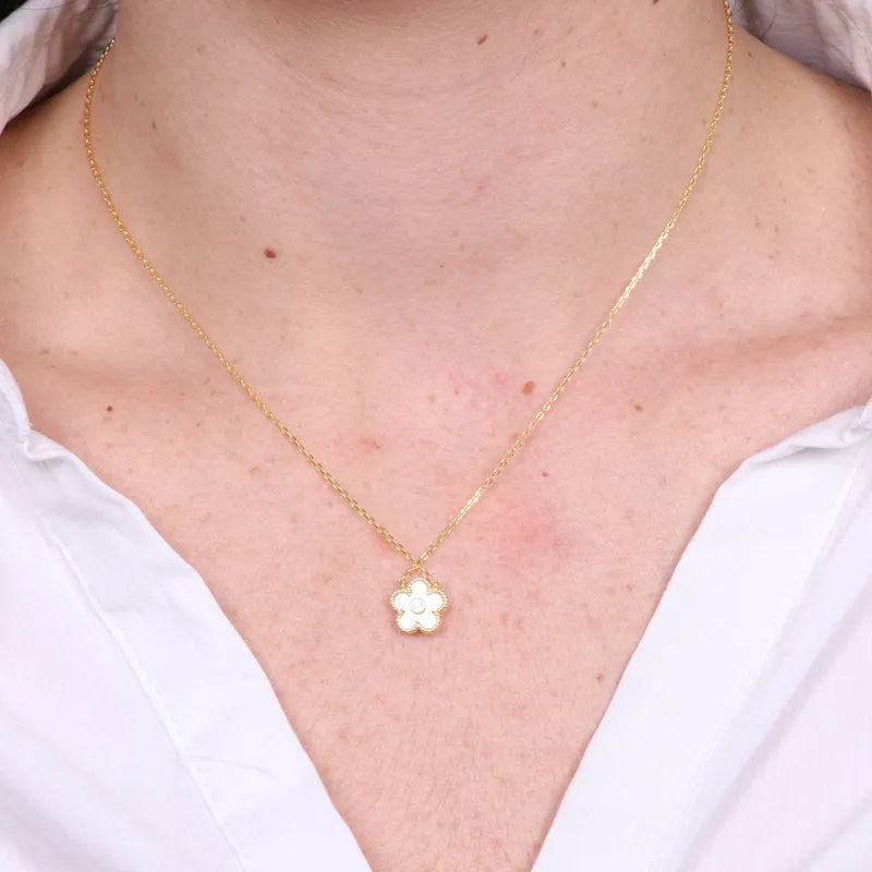 Collana in Argento 925 con fiore in madreperla