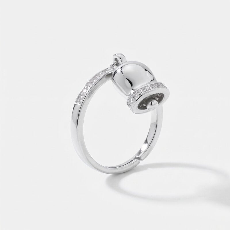 Anello in Argento 925 con campanella portafortuna impreziosita da zirconi bianchi