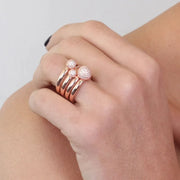 Anello in Argento 925 creato per avvolgere le tue dita con un tocco di eleganza impreziositi da zirconi bianchi