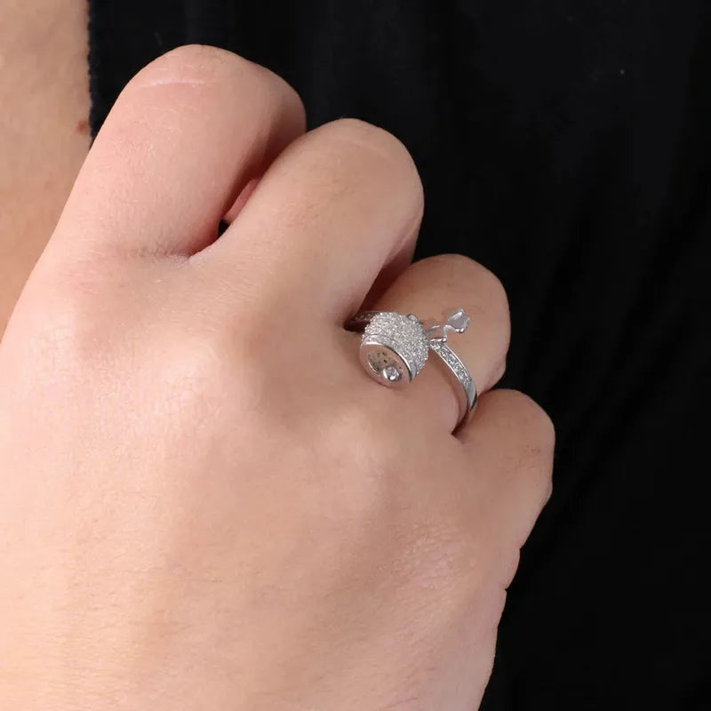 Anello in Argento 925 con campanella portafortuna e quadrifoglio impreziositi da cubic zirconi