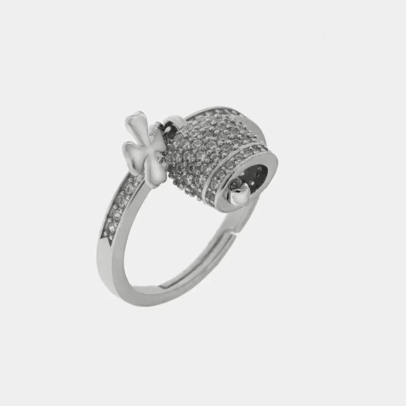 Anello in Argento 925 con campanella portafortuna e quadrifoglio impreziositi da cubic zirconi