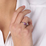 Anello in Argento 925 con cuore, impreziosito da zirconi di colore rosso su base brunita - BYSIMON gioielli