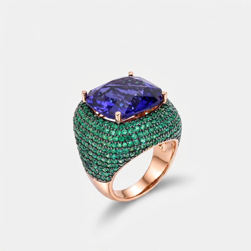 Anello in Argento 925 con grande zircone centrale viola e zirconi verde smeraldo SIMEONE - gioiello BySimon