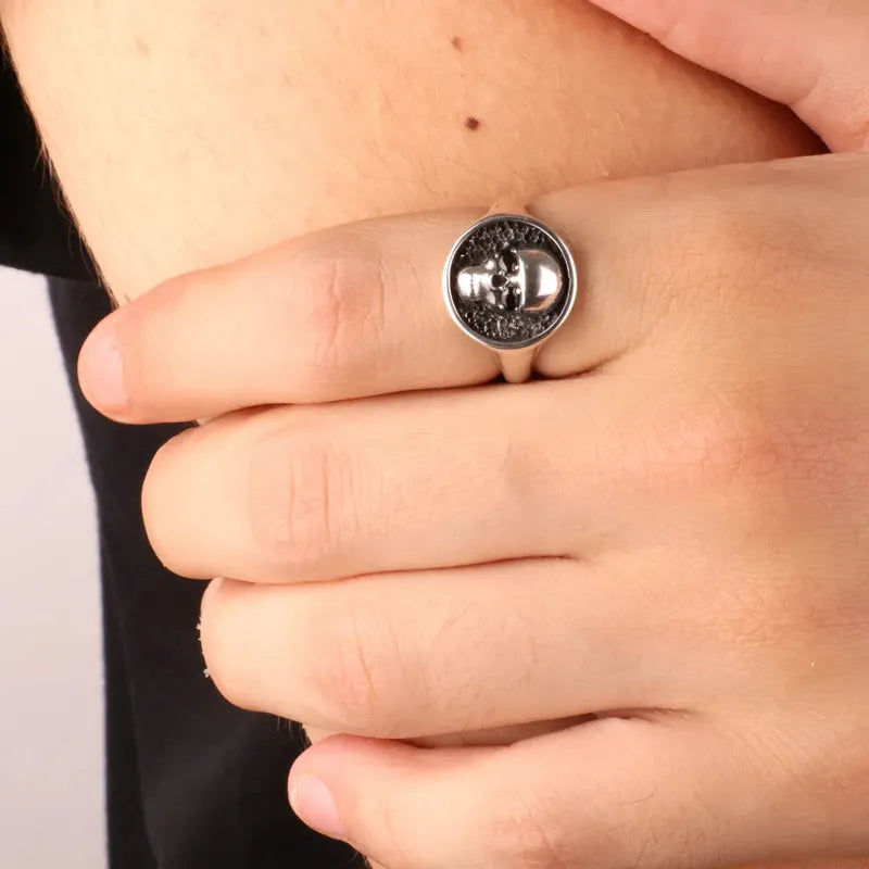 Anello in Argento 925 con dettaglio a forma di teschio