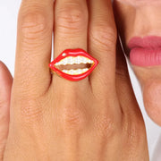 Anello in Argento 925 a forma di labbra impreziosite da zirconi bianchi e smalti colorati