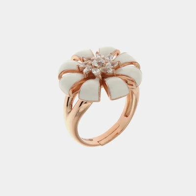 Anello in Argento 925 a forma di fiore smaltato bianco impreziosito da dettaglio centrale in zirconi