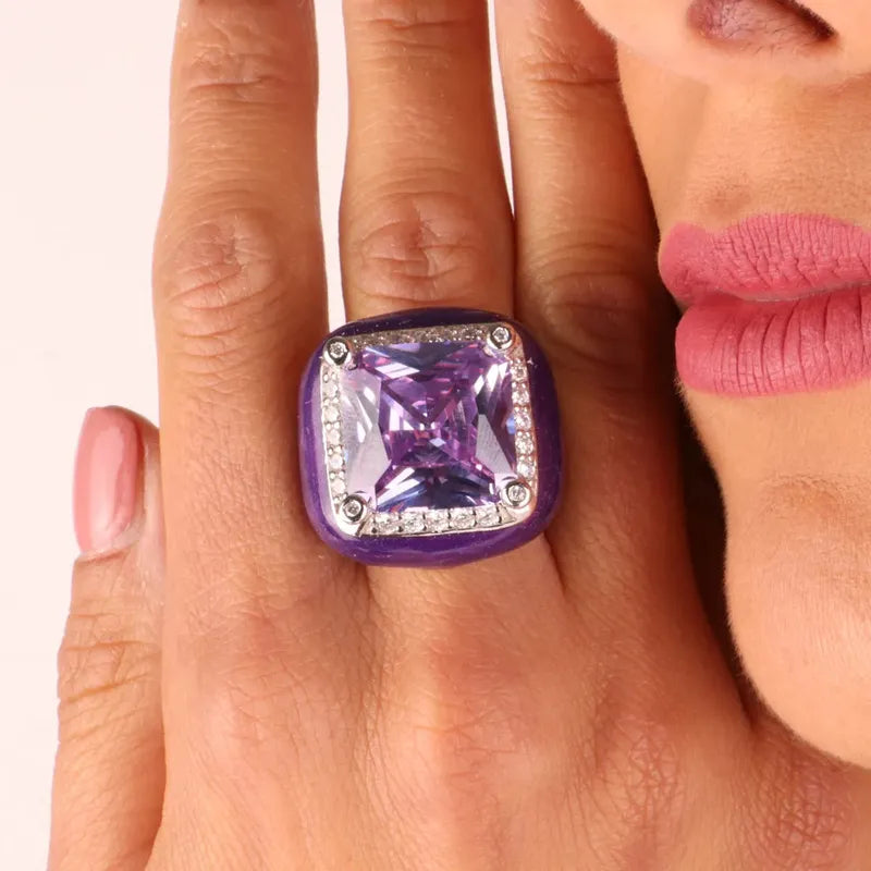Anello in Argento 925 smaltato viola con zircone centrale color viola e zirconi bianchi