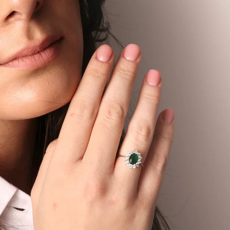 Anello in Argento 925 solitario con zirconi bianchi e zircone centrale verde smeraldo - BYSIMON gioielli