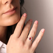 Anello in Argento 925 solitario con zirconi bianchi e zircone centrale rosso rubino