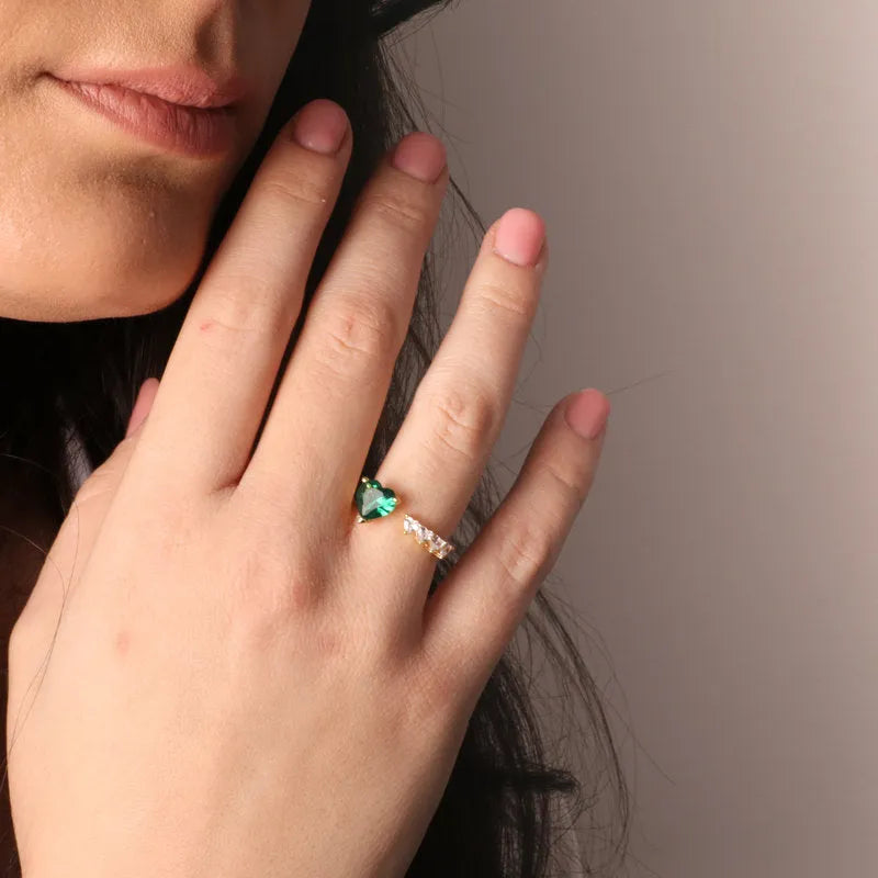 925 Silver ring with emerald green and white zircon hearts