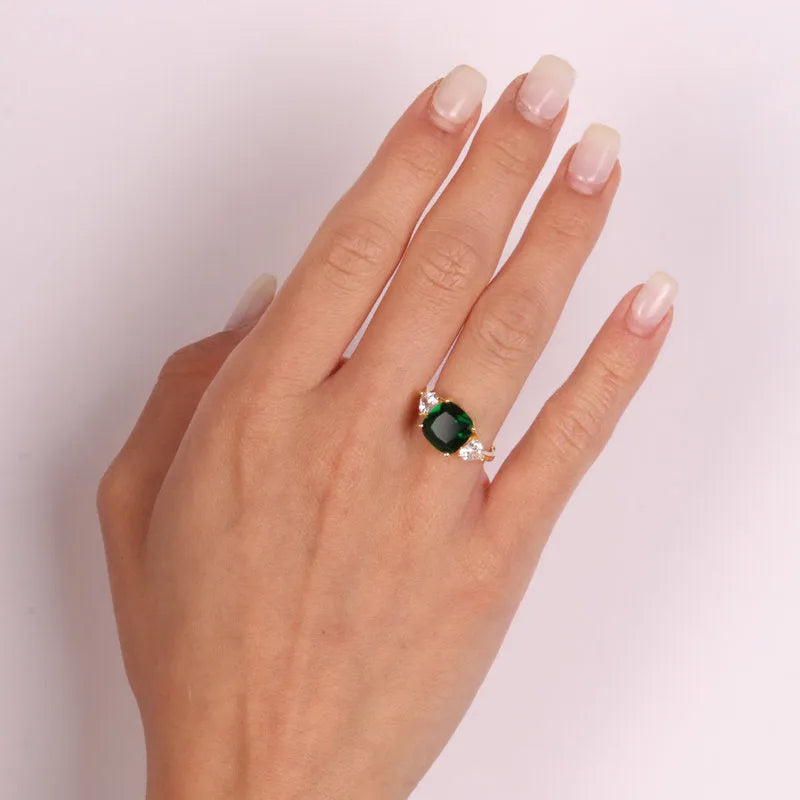 Anello in Argento 925 con zircone verde centrale e punti luce bianchi - BYSIMON gioielli