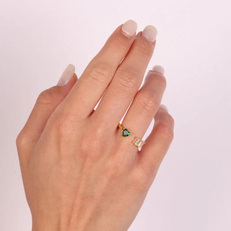 Anello in Argento 925 con zirconi bianchi e cuore verde - BYSIMON gioielli