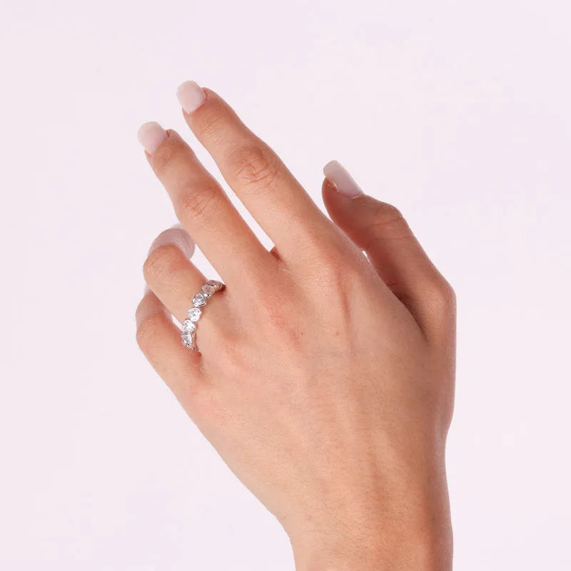 Anello in Argento 925 con giro di cuori trasparenti