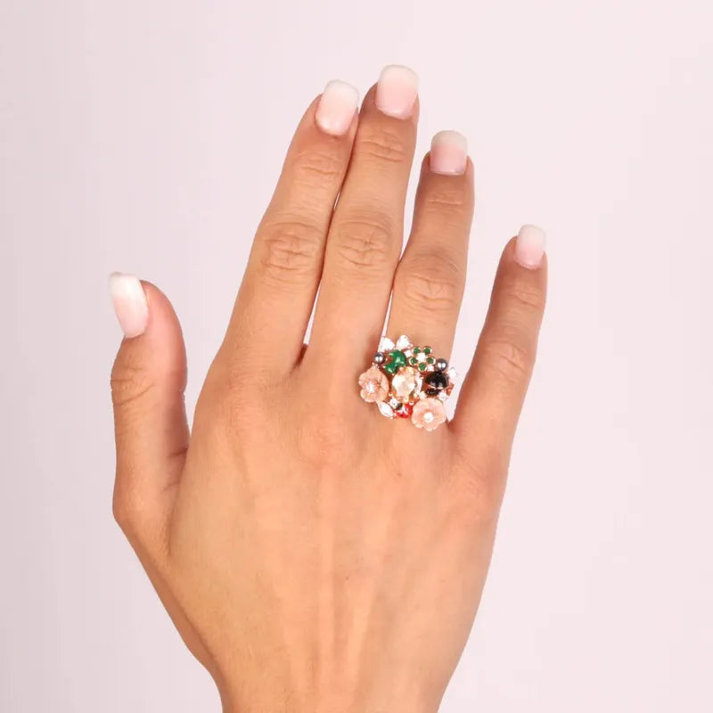 Anello in Argento 925 con fiori in madreperla impreziosito da zirconi colorati