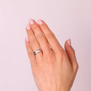 Anello in Argento 925  con nodo centrale e zirconi bianchi