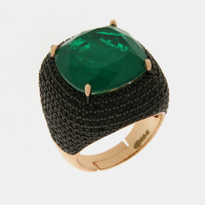 Anello in Argento 925 con grande zircone centrale verde impreziosito da zirconi neri SIMEONE - gioiello BySimon