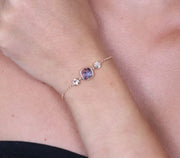 Bracciale in Argento 925 con cristallo dalla colorazione rosa antico centrale e doppio punto luce ai lati