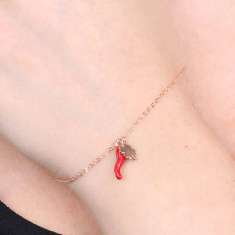 Bracciale in Argento 925 con corno portafortuna in smalto rosso e quadrifoglio - BYSIMON gioielli