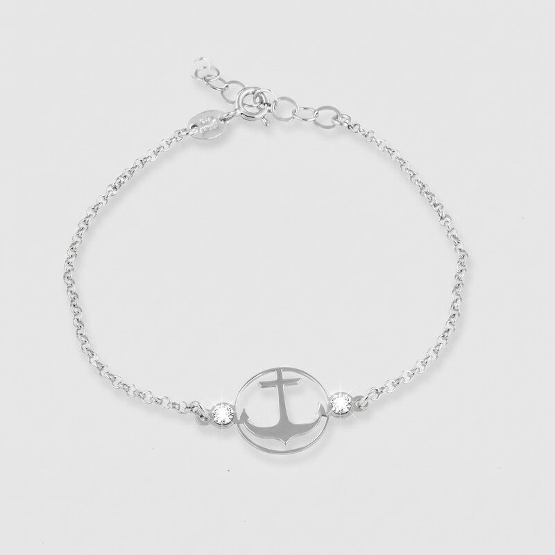 Bracciale in Argento 925 con ancora centrale, impreziosita da cristalli bianchi ai lati - BYSIMON gioielli