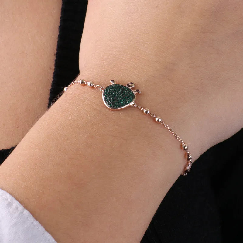 Bracciale in Argento 925 con ciondolo fico d'india, impreziosito da pavè di zirconi smeraldo, su base brunita