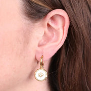 Orecchini in Acciaio cerchio con ape in resina madreperla