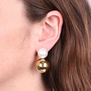 Orecchini in Acciaio con sfera e perla a lobo