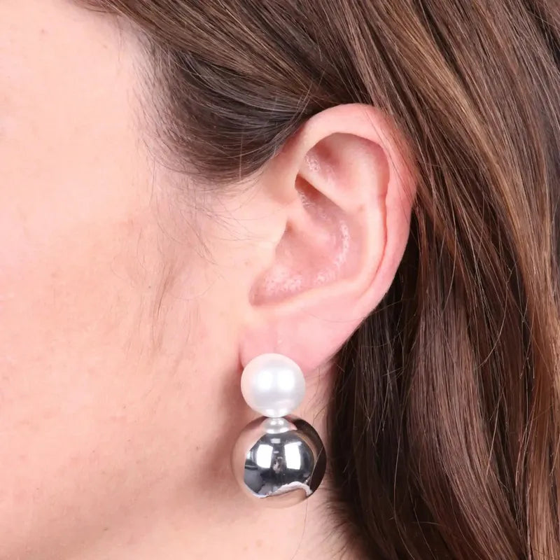 Orecchini in Acciaio con sfera e perla a lobo