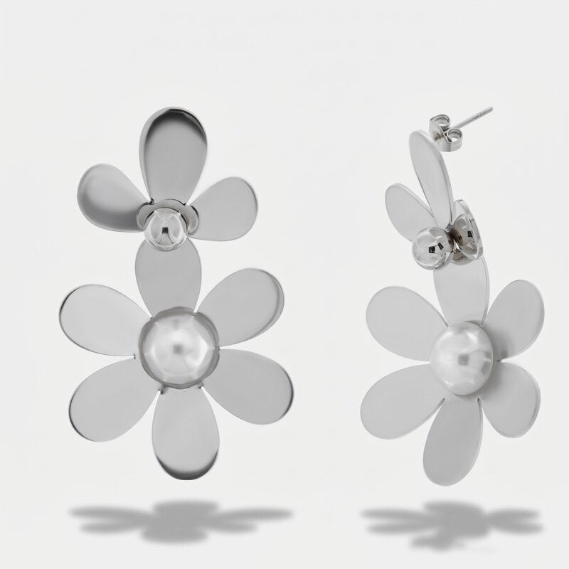 Orecchini in Acciaio con fiori e perla pendente - BYSIMON gioielli