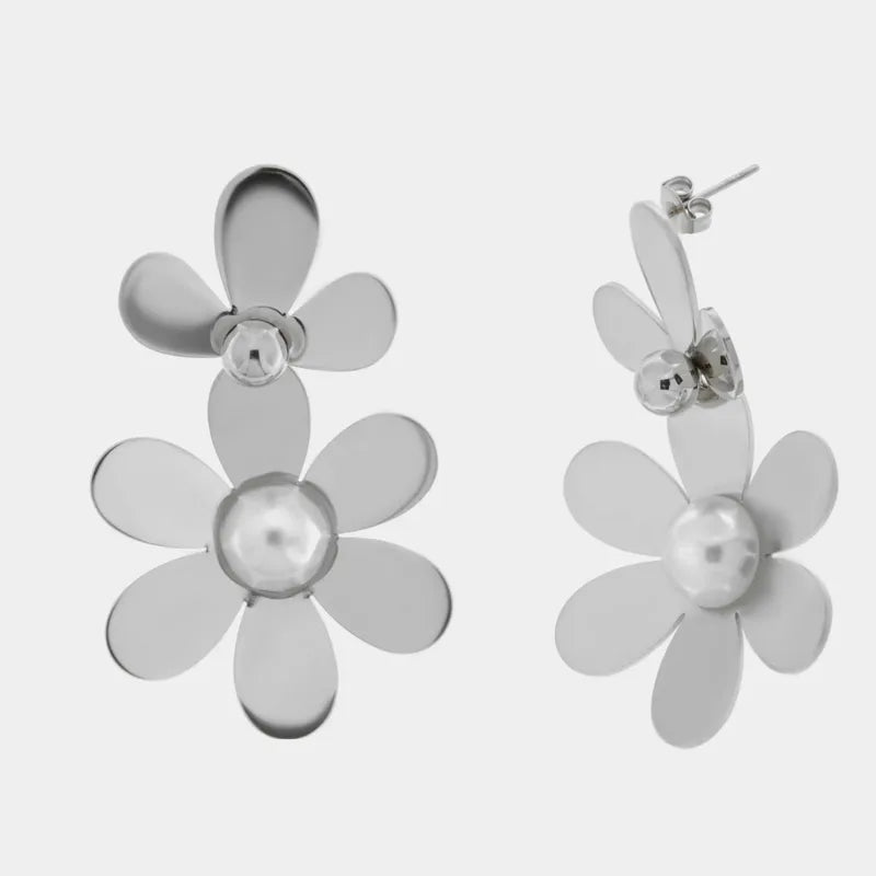 Orecchini in Acciaio con fiori e perla pendente