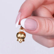 Ciondolo in Acciaio campanella placcata oro con scritta Capri