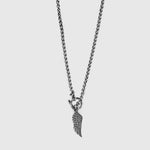 Collana in Acciaio con chiusuta a T sul davanti e pendente a forma di ala d' angelo