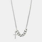 Collana in Acciaio a due grandezze di groumette, con pendente laterale a croce lucida.